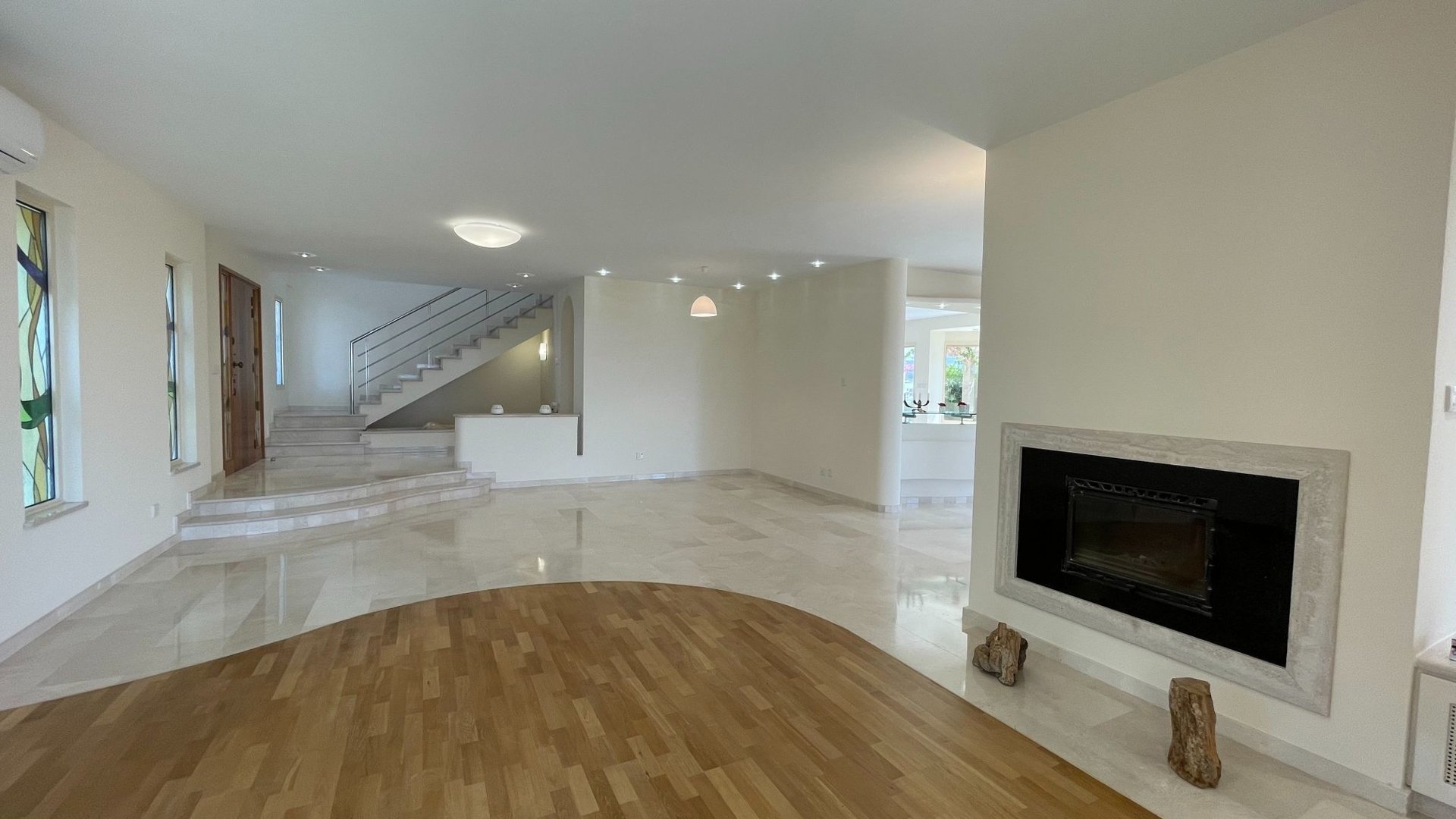 5 bedrooms Villa in Agios Tychonas, Limassol, Cyprus No. 26303