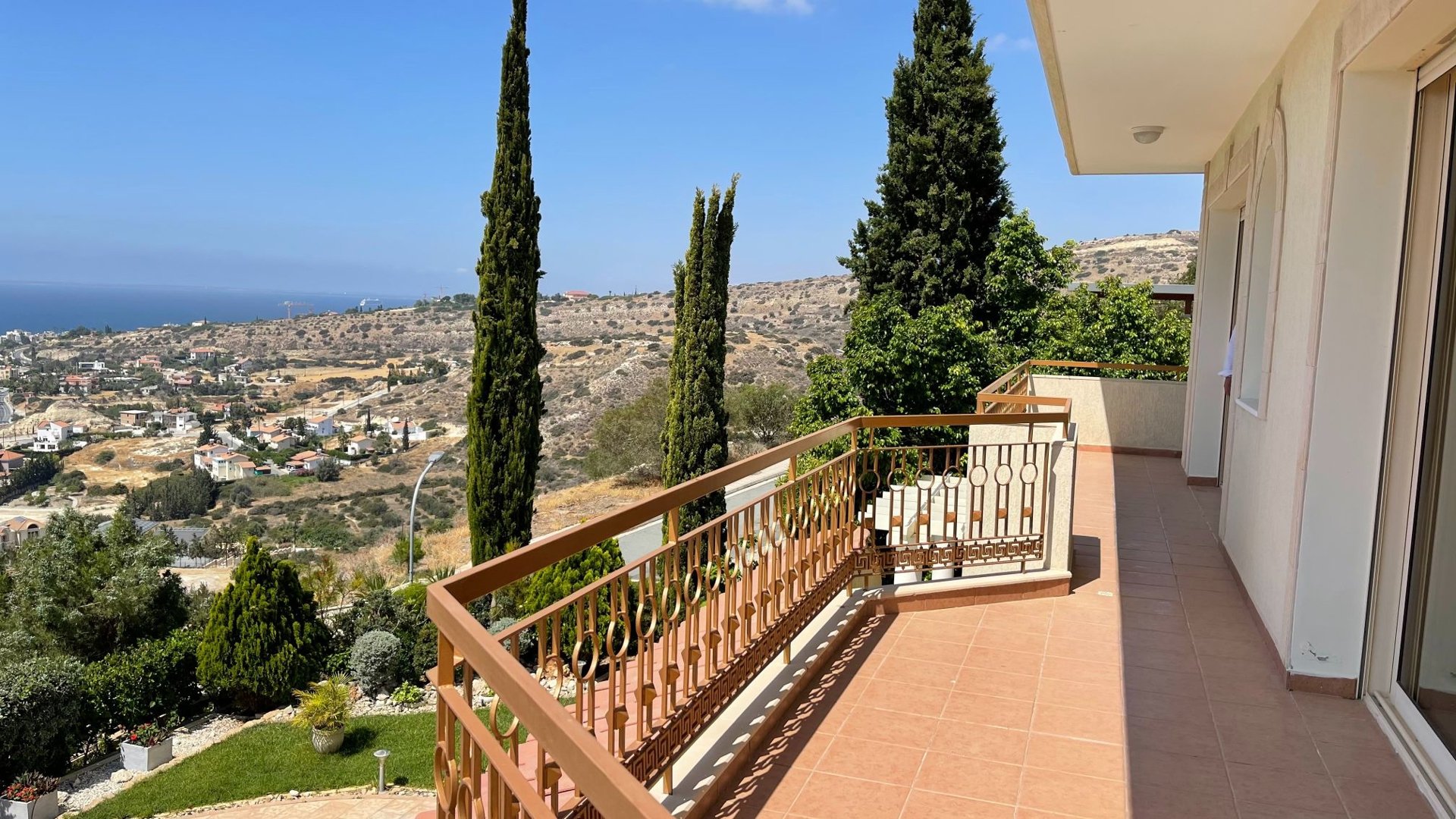 5 bedrooms Villa in Agios Tychonas, Limassol, Cyprus No. 26303