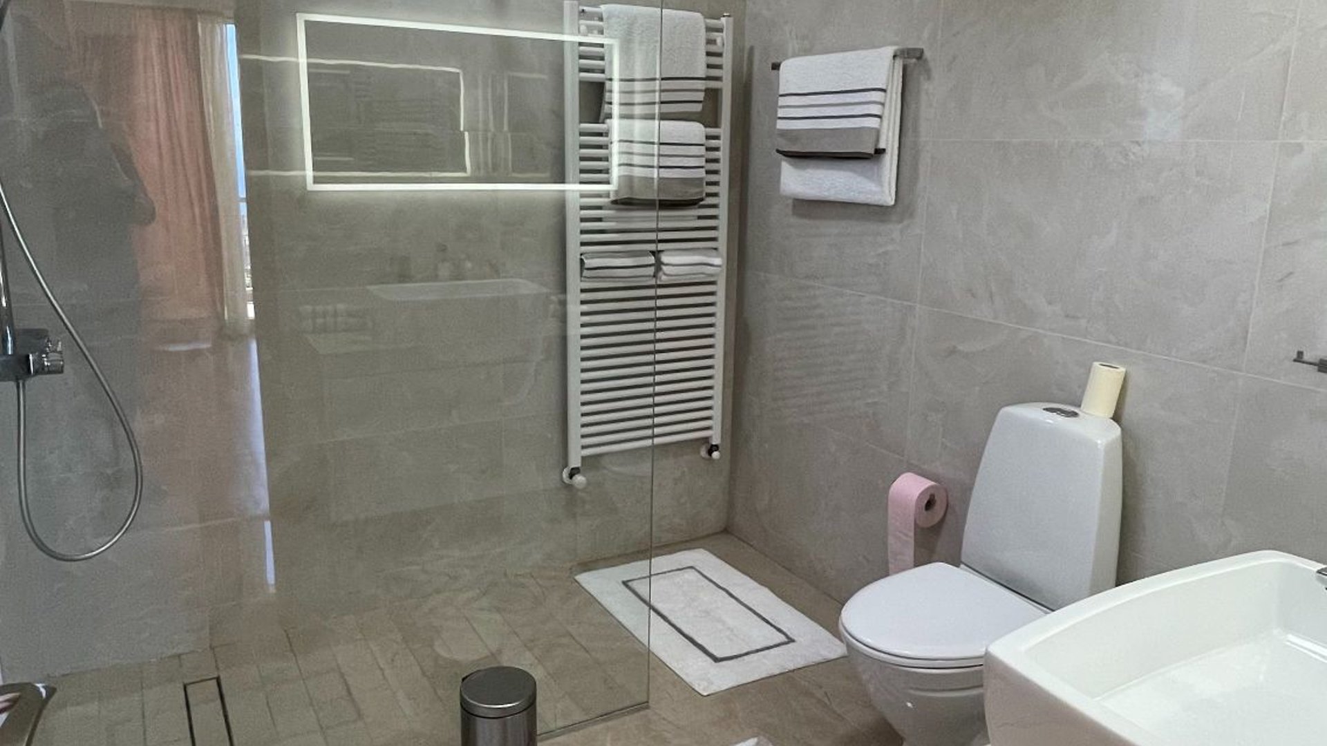 5 bedrooms Villa in Agios Tychonas, Limassol, Cyprus No. 26303