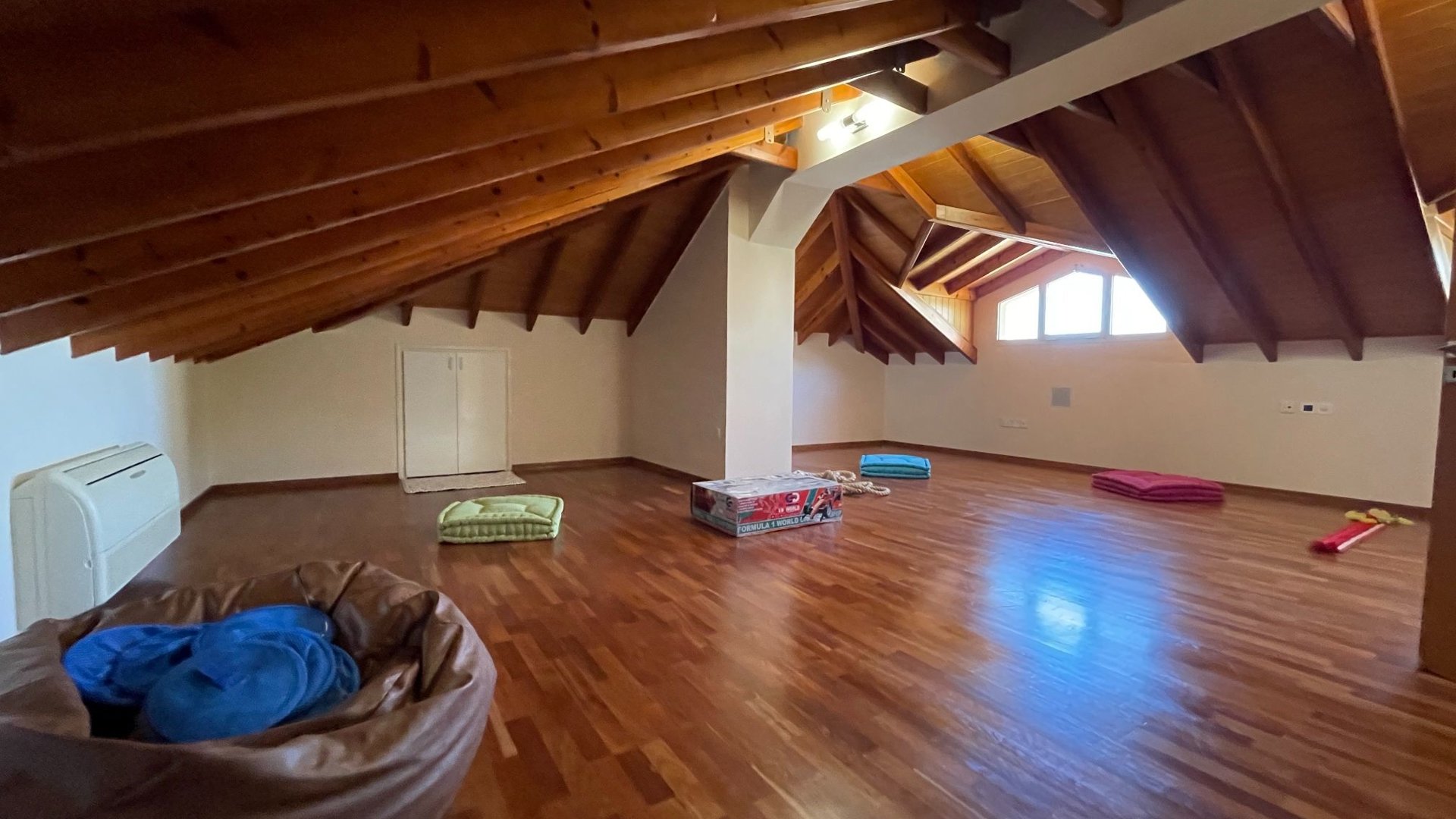 5 bedrooms Villa in Agios Tychonas, Limassol, Cyprus No. 26303