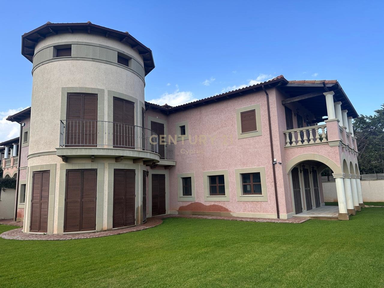 6 bedrooms Villa in Agios Tychonas, Limassol, Cyprus No. 53753