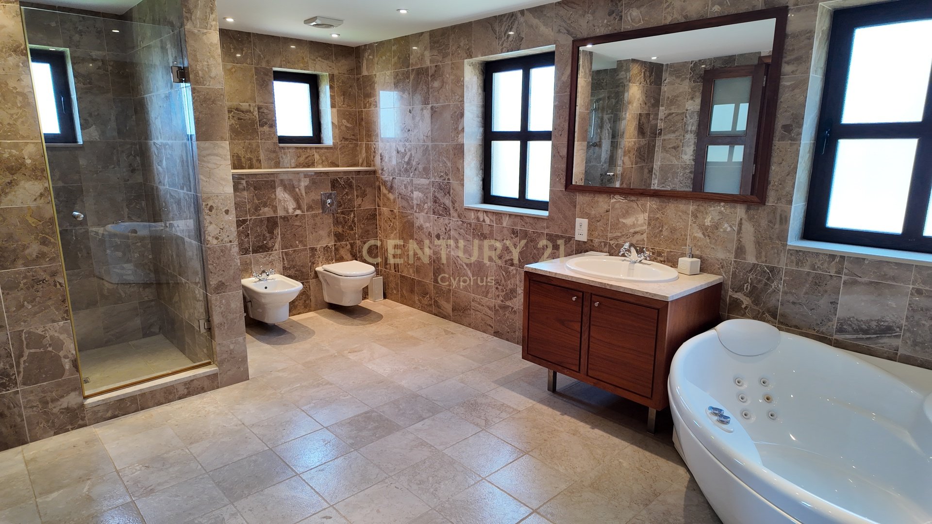 6 bedrooms Villa in Agios Tychonas, Limassol, Cyprus No. 53753