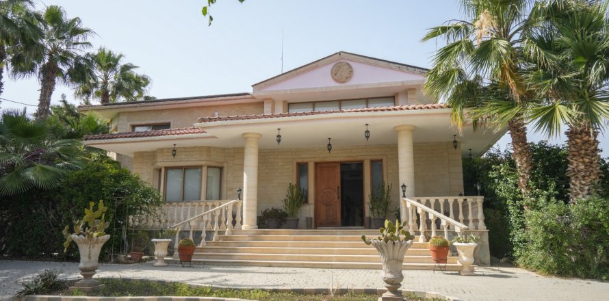 5 bedrooms Villa in Alethriko, Larnaka, No. 49242
