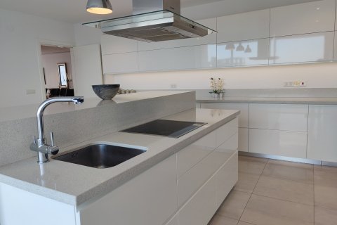 3 bedrooms Apartment in Paphos,  No. 49243 12