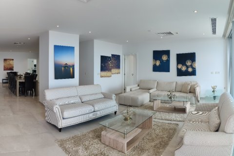 3 bedrooms Apartment in Paphos,  No. 49243