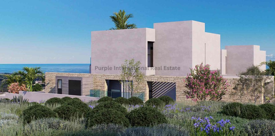 Вилла с 4 спальнями в Пафос,  № 39369