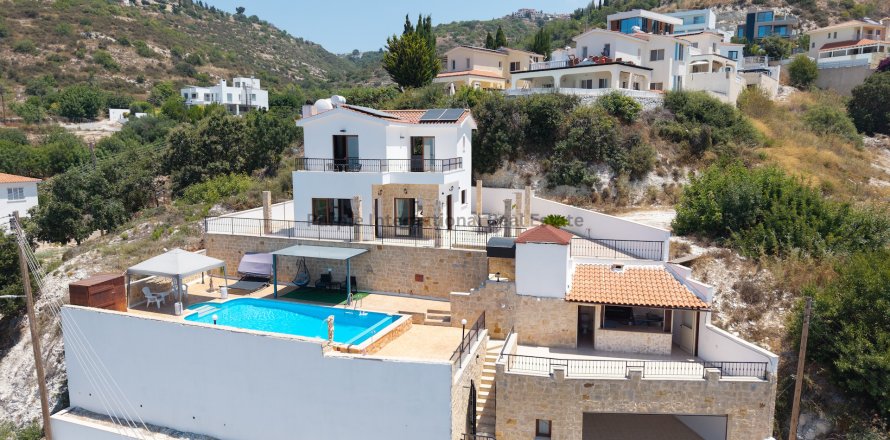 4 bedrooms Villa in Tsada, Paphos,  No. 39373