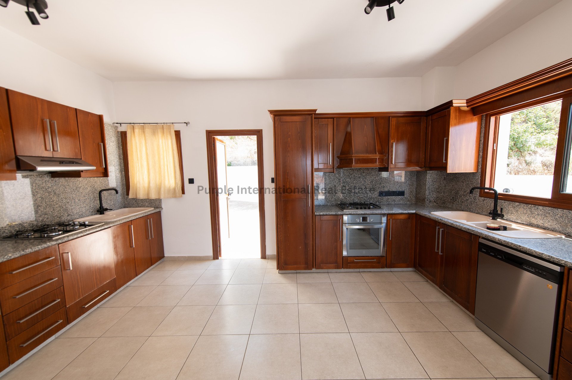 4 bedrooms Villa in Tsada, Paphos, Cyprus No. 39373