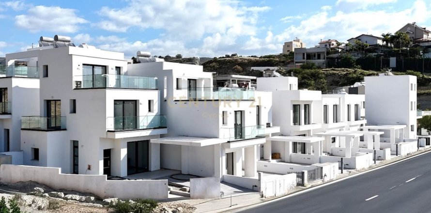 3 bedrooms Villa in Agios Athanasios, Limassol,  No. 34228