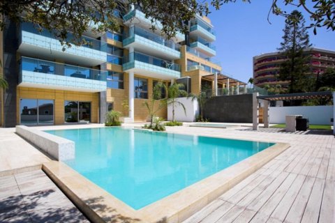 3 bedrooms Apartment in Limassol,  No. 38419 8