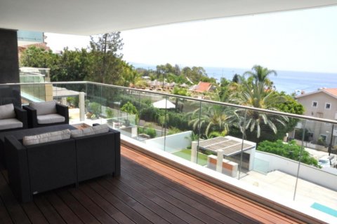 3 bedrooms Apartment in Limassol, No. 38419