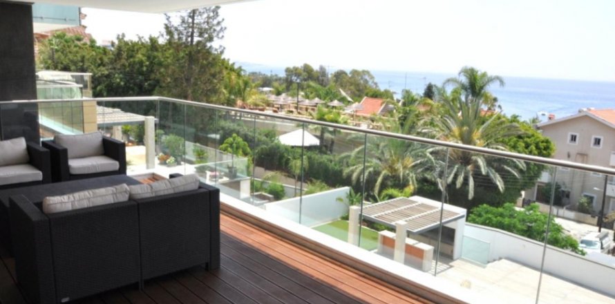 3 bedrooms Apartment in Limassol,  No. 38419