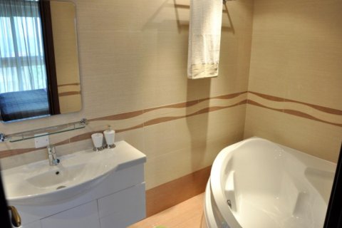 3 bedrooms Apartment in Limassol,  No. 38419 6