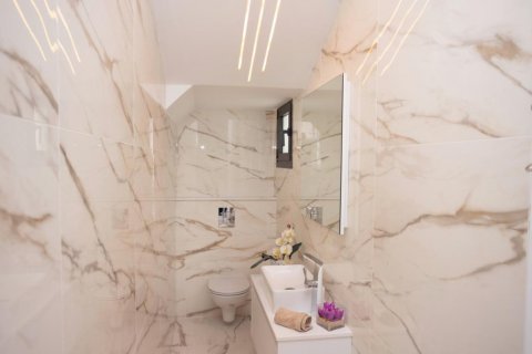 4 bedrooms Townhouse in Limassol,  No. 38423 10