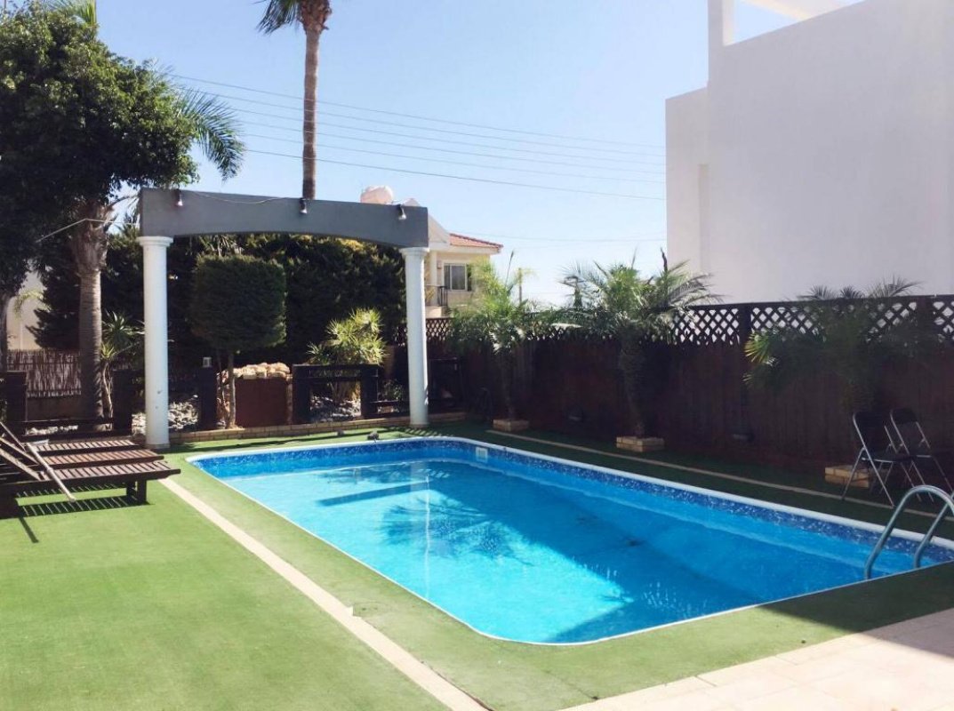 5 bedrooms Villa in Limassol, Cyprus No. 38418