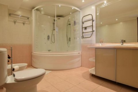 4 bedrooms Apartment in Limassol,  No. 38420 9