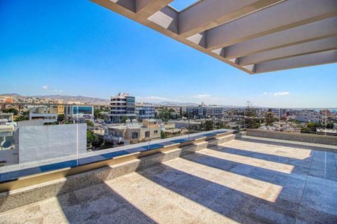 3 bedrooms Apartment in Limassol,  No. 38598 11