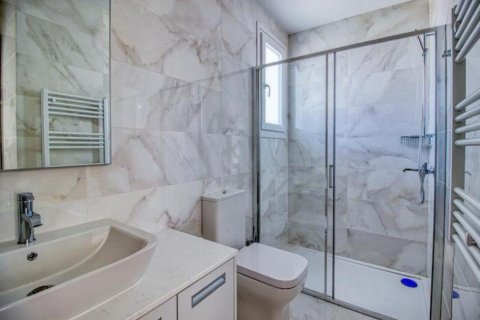 3 bedrooms Apartment in Limassol,  No. 38598 10