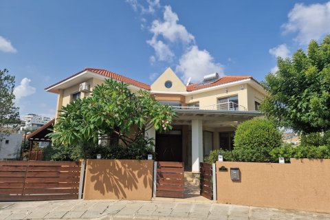 6 bedrooms Villa in Limassol, No. 44292