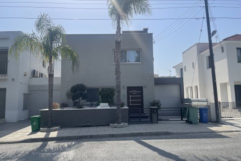 3 bedrooms Villa in Agios Athanasios, Limassol, No. 44295