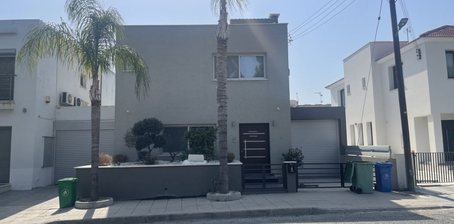 3 bedrooms Villa in Agios Athanasios, Limassol,  No. 44295