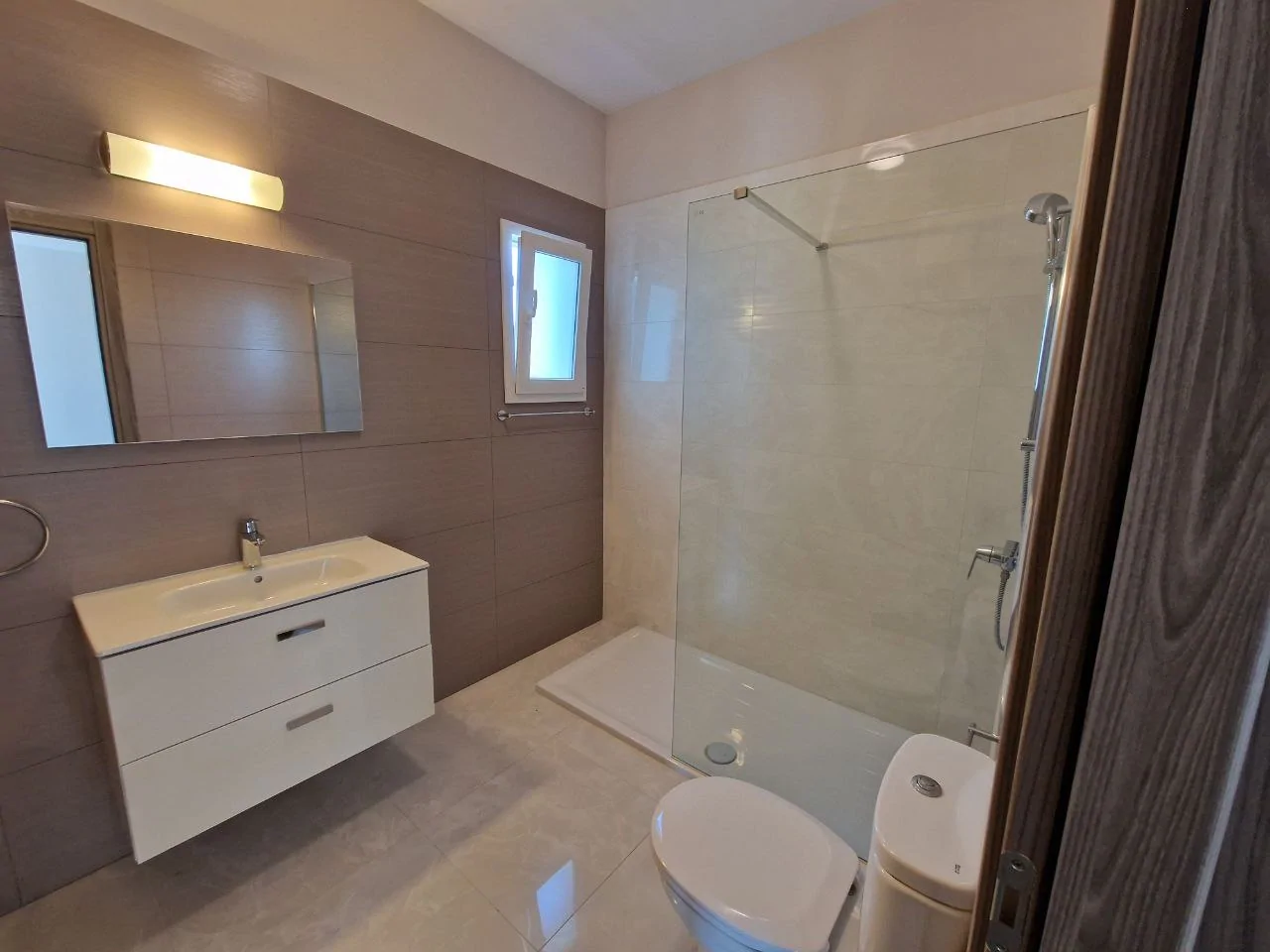 3 bedrooms Apartment in Agios Tychonas, Limassol, Cyprus No. 30277