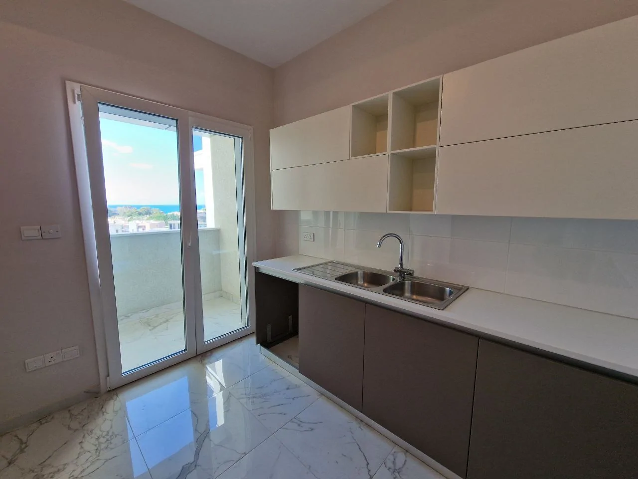 3 bedrooms Apartment in Agios Tychonas, Limassol, Cyprus No. 30277