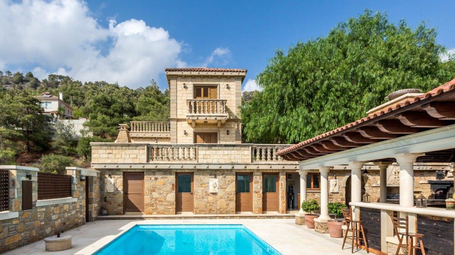 4 bedrooms Villa in Moniatis, Limassol, Cyprus No. 26095
