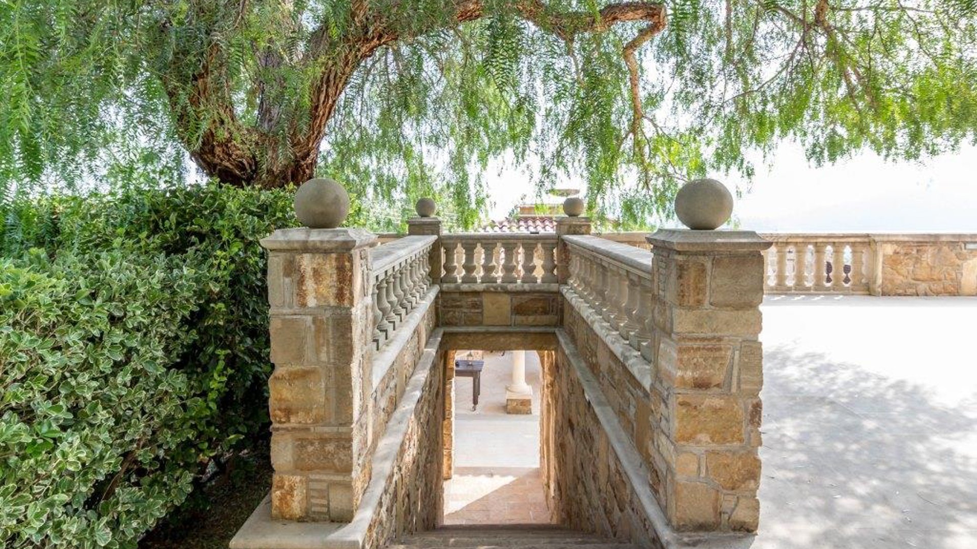 4 bedrooms Villa in Moniatis, Limassol, Cyprus No. 26095