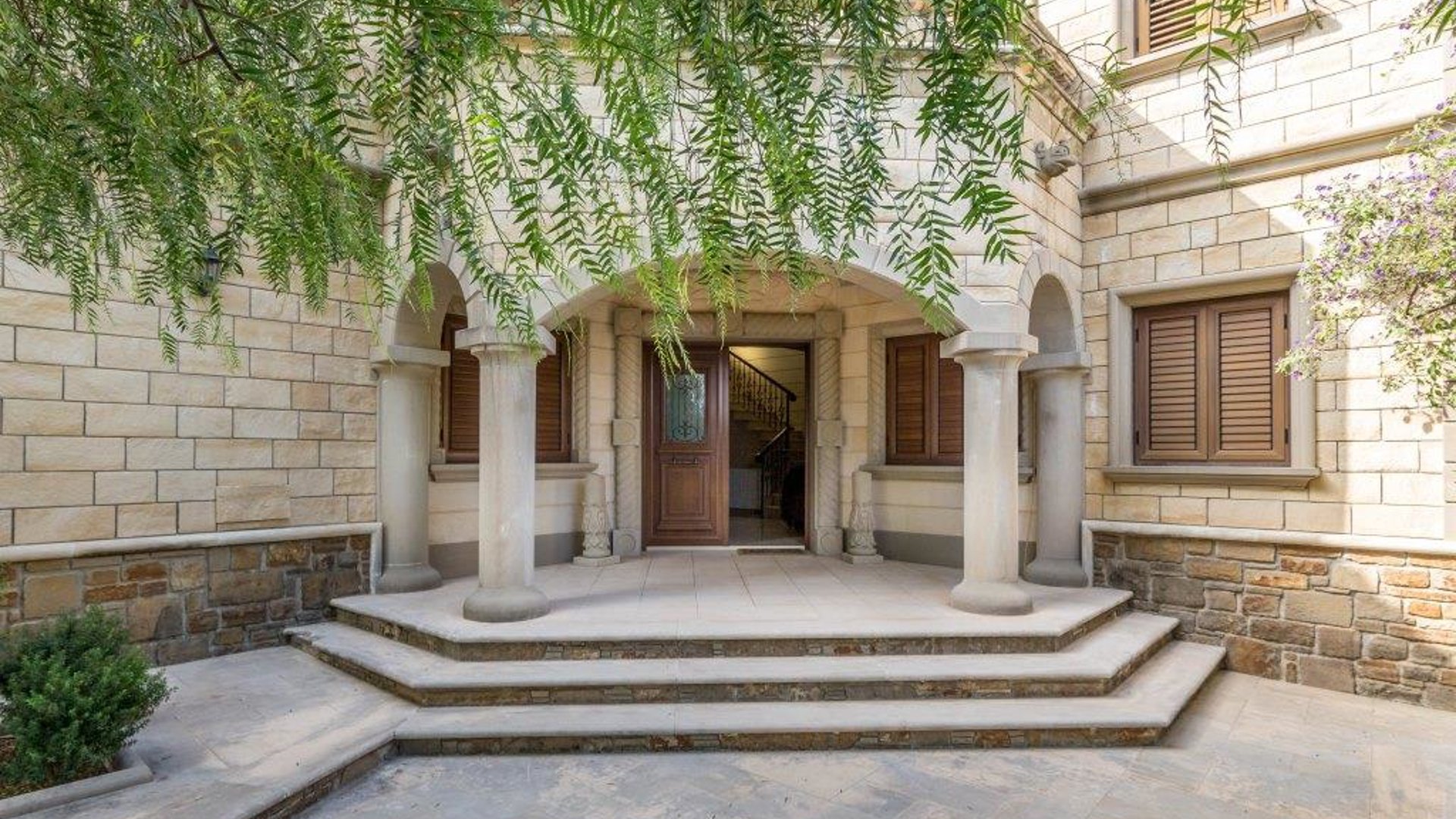 4 bedrooms Villa in Moniatis, Limassol, Cyprus No. 26095