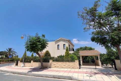 3 bedrooms Villa in Paphos,  No. 57259 11