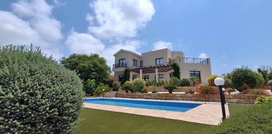 3 bedrooms Villa in Paphos,  No. 57259