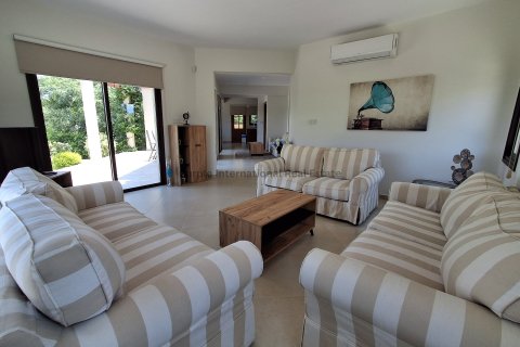 3 bedrooms Villa in Paphos,  No. 57259 2