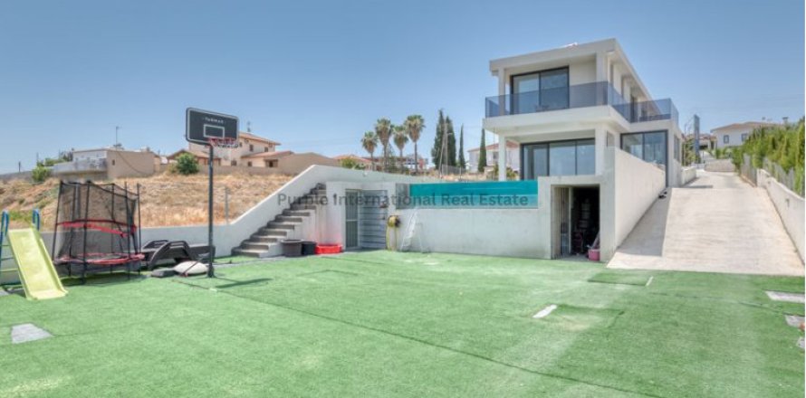 6 bedrooms Villa in Aradippou, Larnaka,  No. 51940