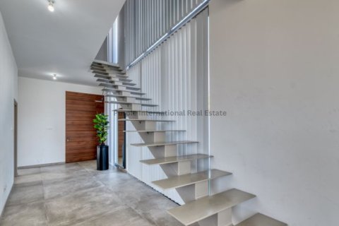 6 bedrooms Villa in Aradippou, Larnaka,  No. 51940 30