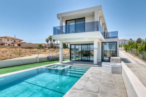 6 bedrooms Villa in Aradippou, Larnaka,  No. 51940 7