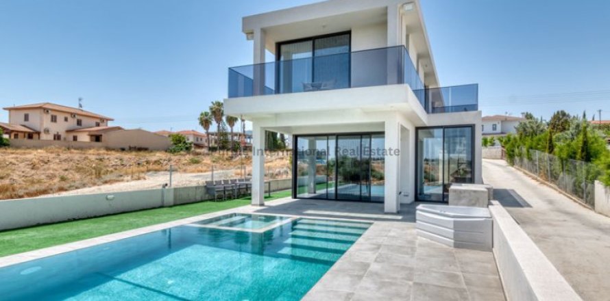 6 bedrooms Villa in Aradippou, Larnaka,  No. 51940