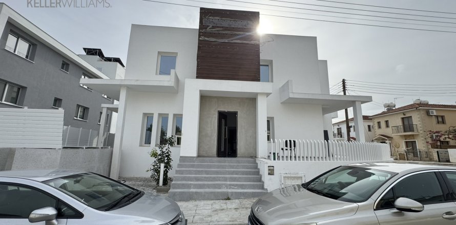 4 chambres Maison de Ville à Larnaka,  No. 39713