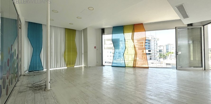 185m2 Office in Strovolos, Nicosia, No. 39709