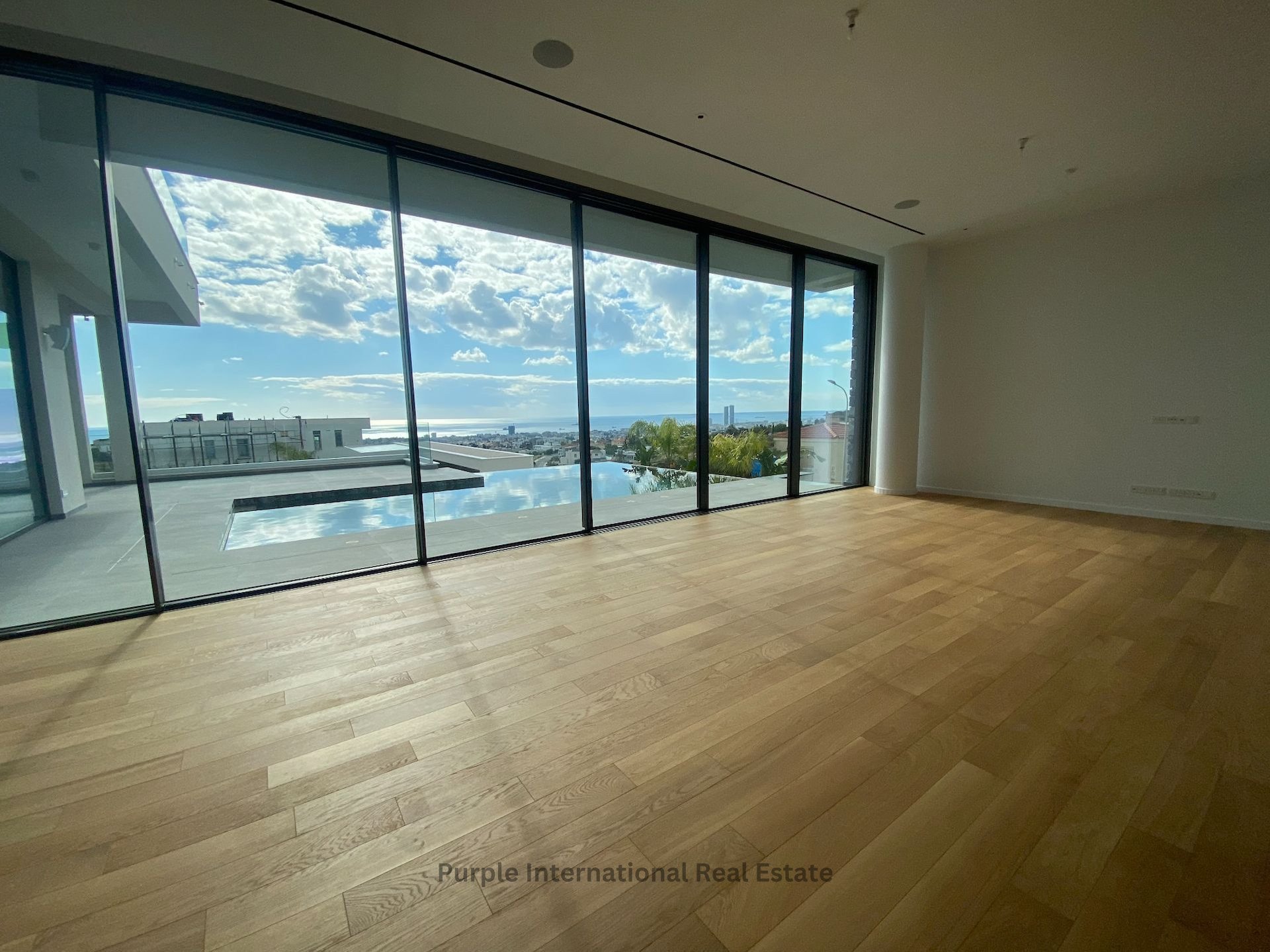 6 bedrooms Villa in Germasogeia, Limassol, Cyprus No. 35963