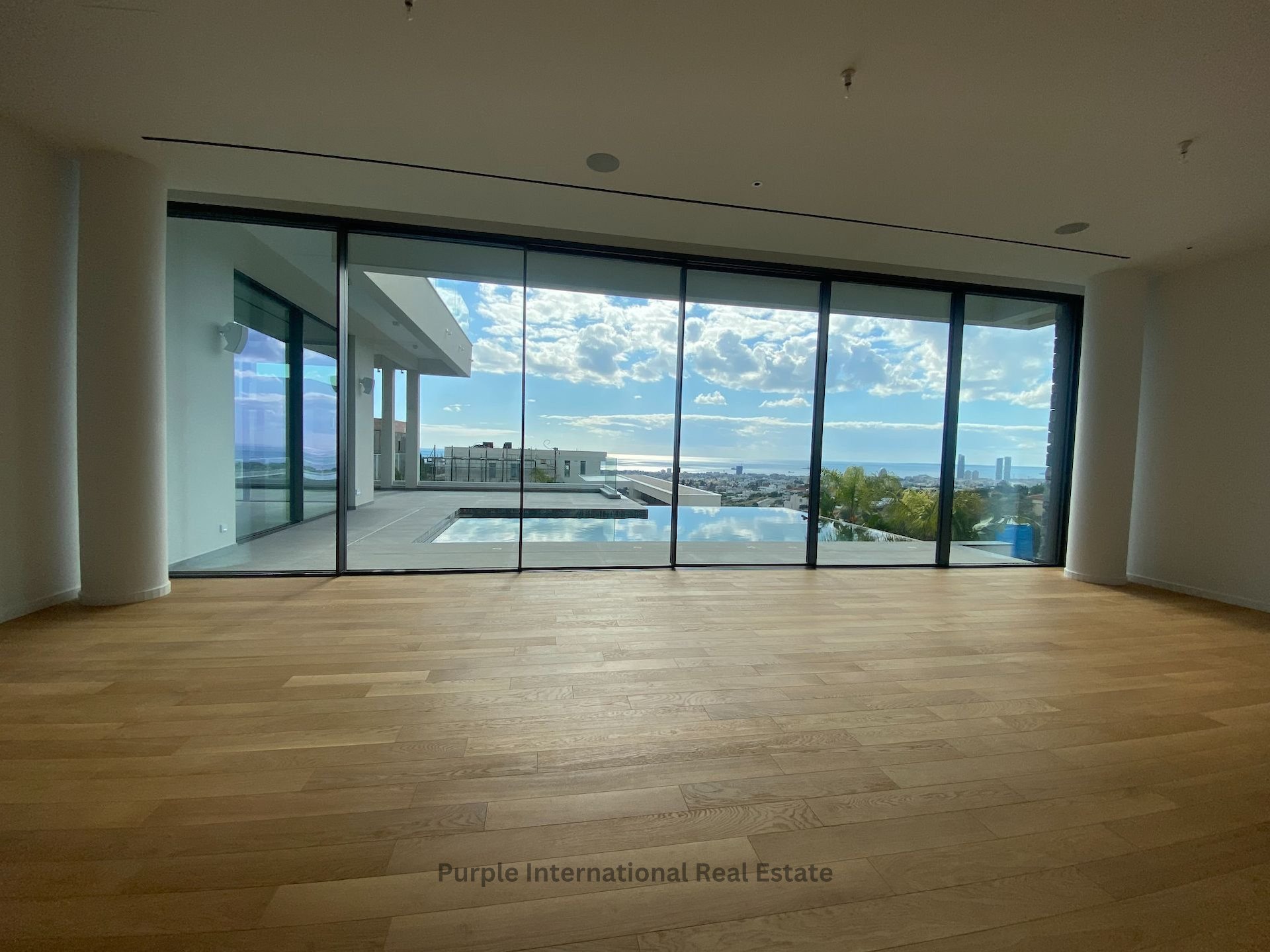 6 bedrooms Villa in Germasogeia, Limassol, Cyprus No. 35963
