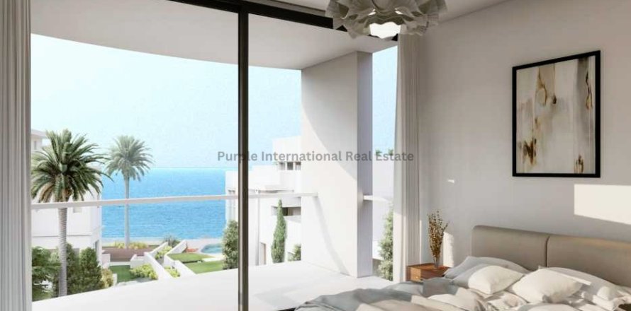 4 bedrooms Villa in Chloraka, Paphos,  No. 8023