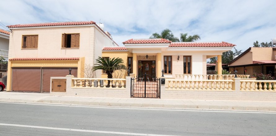 Вилла с 4 спальнями в Френарос, Аммохостос, Кипр № 37323