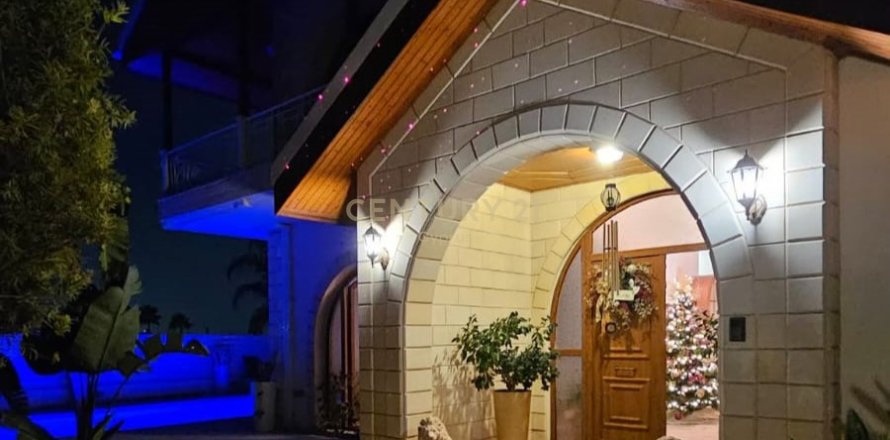 4 dormitorios Villa en Limassol,  No. 55309