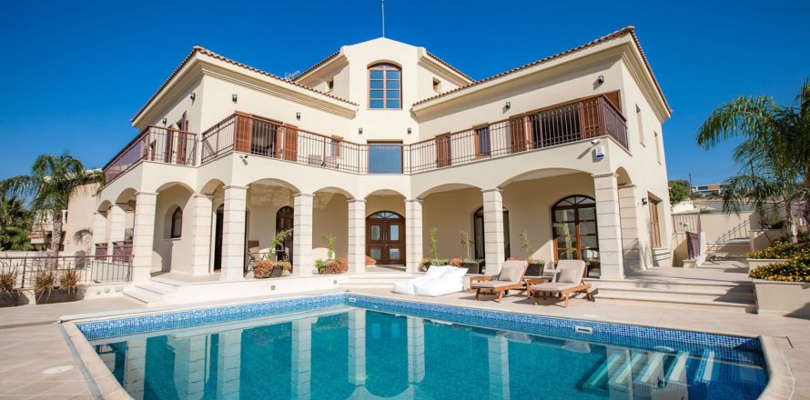 7 chambres Villa à Germasogeia, Limassol,  No. 45640