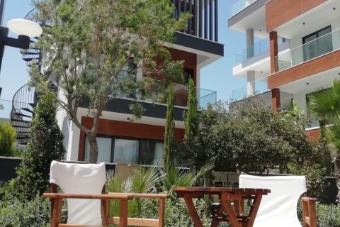 4 bedrooms Penthouse in Limassol,  No. 45638 8