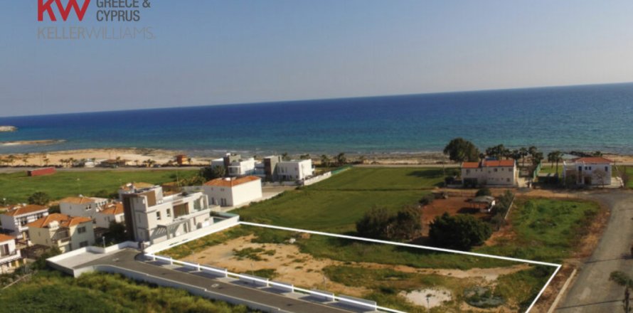 1884m2 Land in Larnaka,  No. 40541