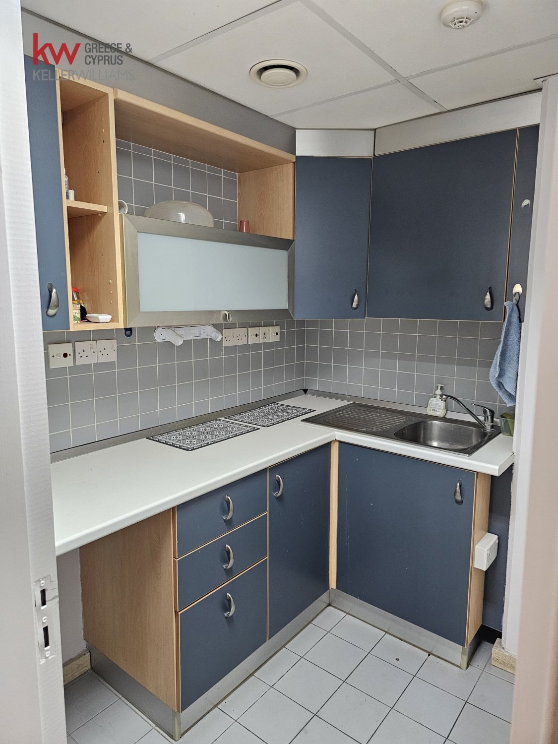 Офис 220м2 в Лимассол, Лимасол, Кипр № 40542