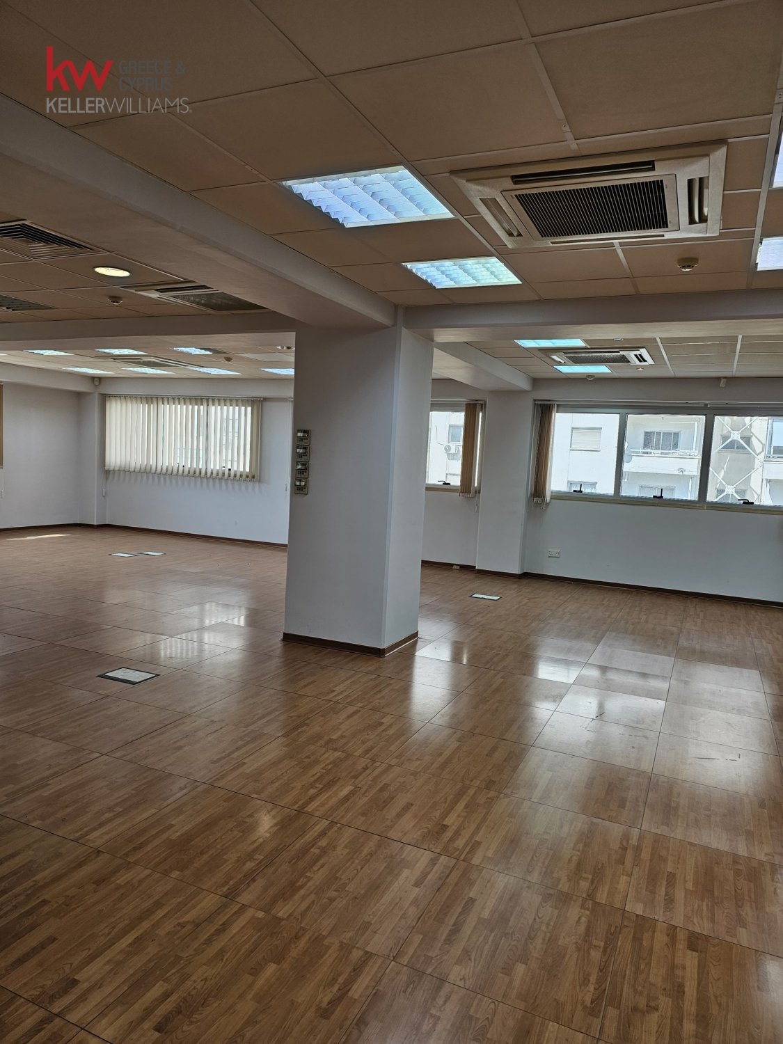 Офис 220м2 в Лимассол, Лимасол, Кипр № 40542
