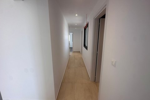 3 bedrooms Penthouse in Limassol,  No. 48277 17